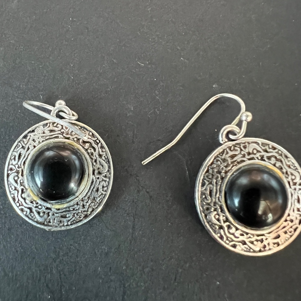 Vintage Style Black Onyx Dangle Earrings Silver Tone Textured Round 3/4” Drop